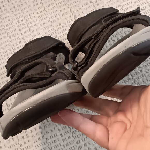 Keen Women's 'Astoria West' T-Strap Sandals leather outdoor trail sandals 10.5 - Picture 7 of 13